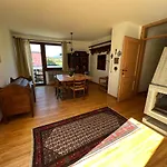 Haus Im Gruenen Apartment *