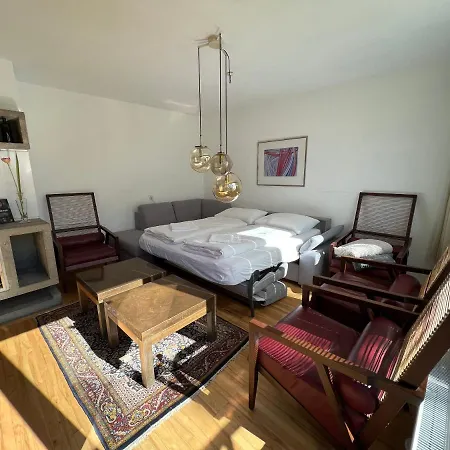 Haus Im Gruenen 아파트 *